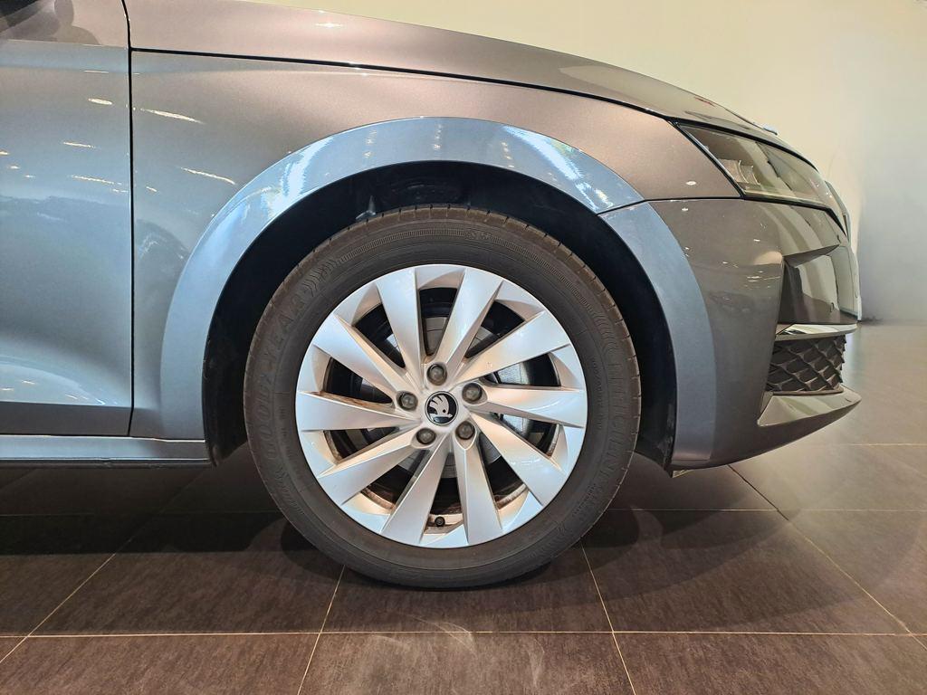 Skoda Octavia 1.5 TSI m-HEV Design DSG 110 kW (150 CV) - 7