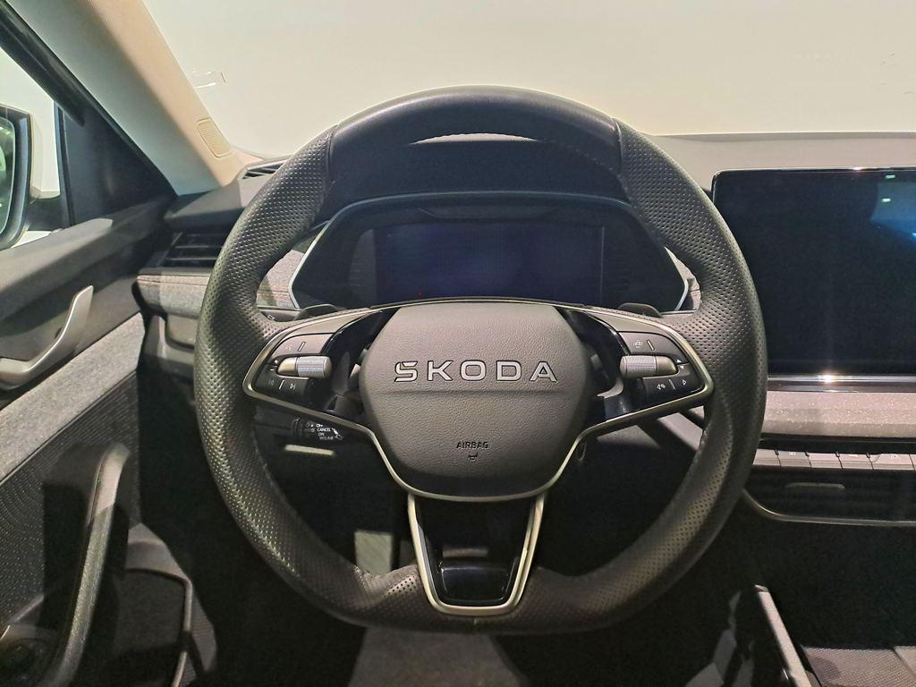 Skoda Octavia 1.5 TSI m-HEV Design DSG 110 kW (150 CV) - 10