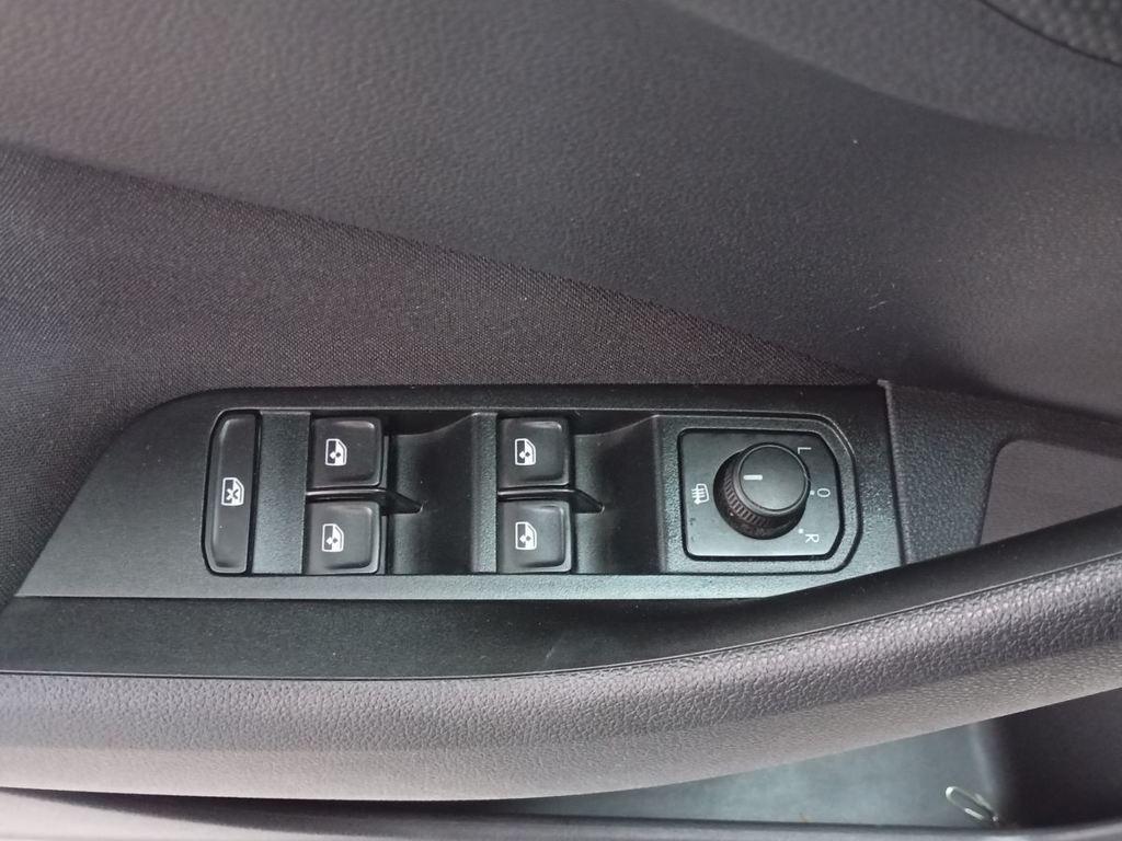 Skoda Kamiq 1.0 TSI Active 70 kW (95 CV) - 10