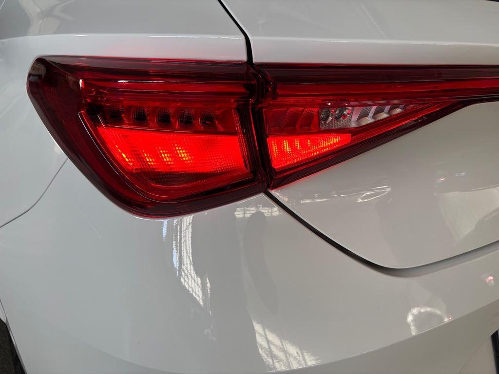 SEAT León 1.5 eTSI Style 25 Aniversario DSG 85 kW (116 CV) - 17