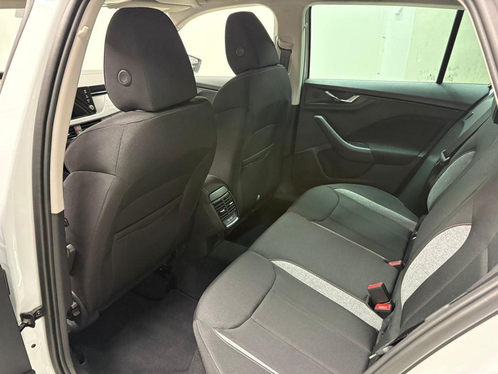 Skoda Kamiq 1.0 TSI Selection DSG 85 kW (115 CV) - 10