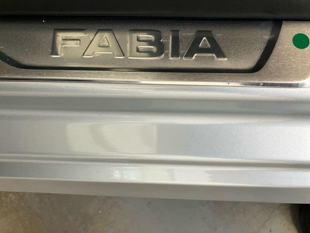 Skoda Fabia 1.0 TSI Design DSG 85 KW (115 CV) - 13