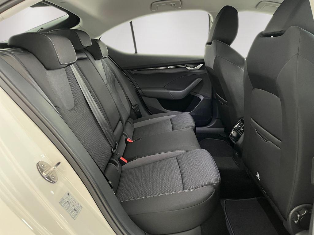 Skoda Octavia 2.0 TDI Selection DSG 110 kW (150 CV) - 5