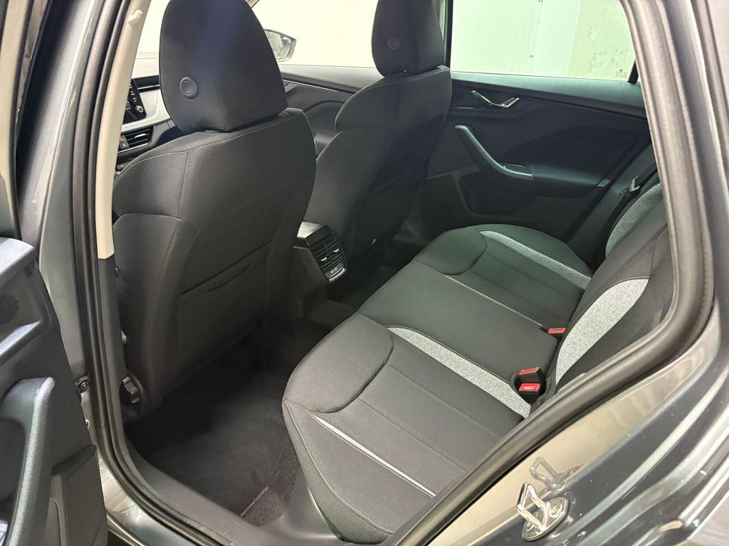 Skoda Kamiq 1.0 TSI Selection DSG 85 kW (115 CV) - 9
