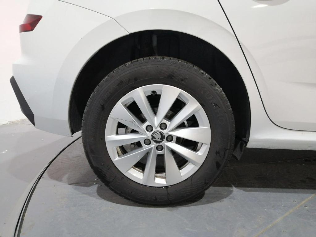 Skoda Kamiq 1.0 TSI Selection DSG 85 kW (115 CV) - 7