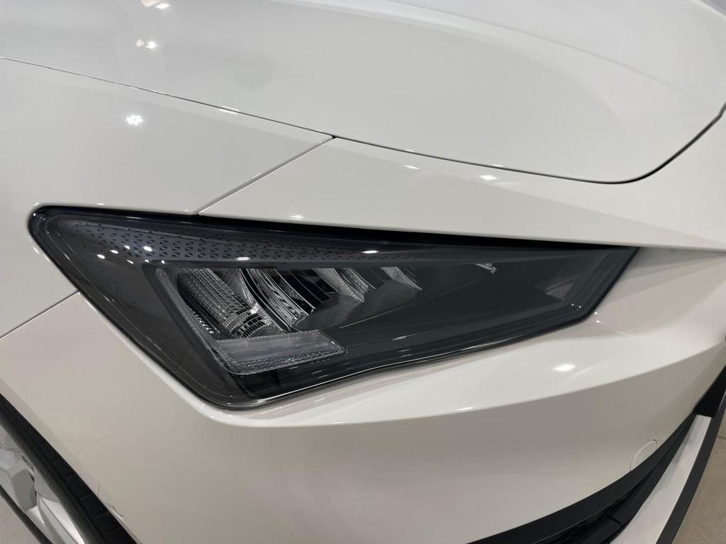 SEAT León 1.5 eTSI Style 25 Aniversario DSG 85 kW (116 CV) - 9