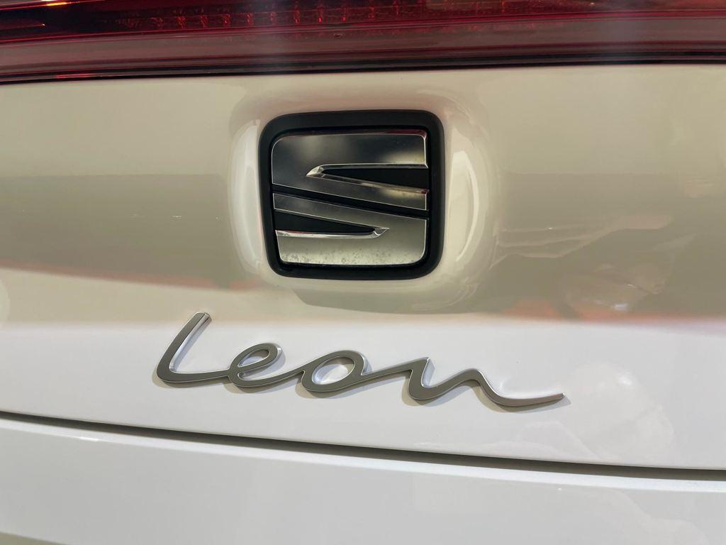 SEAT León 1.5 eTSI Style 25 Aniversario DSG 85 kW (116 CV) - 10