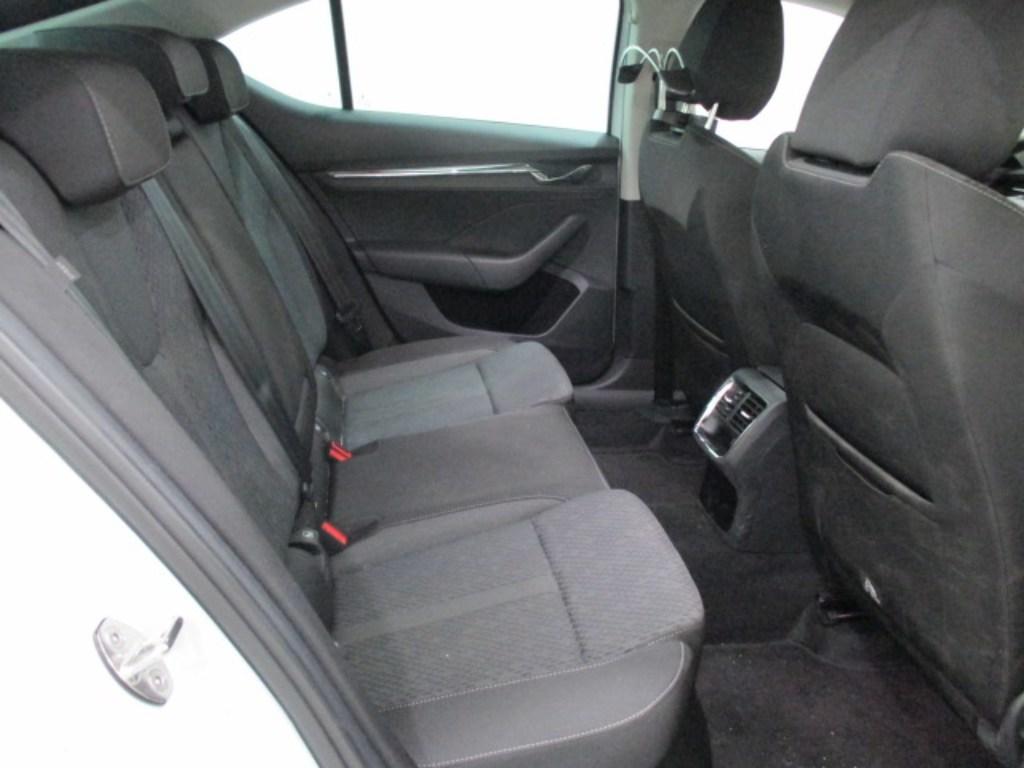 Skoda Octavia 2.0 TDI Selection DSG 110 kW (150 CV) - 5