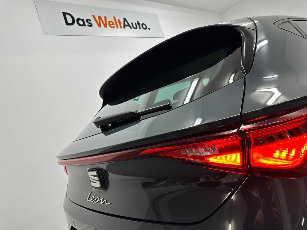 SEAT León 1.5 TSI S&S Style 25 Aniversario 85 kW (116 CV) - 10