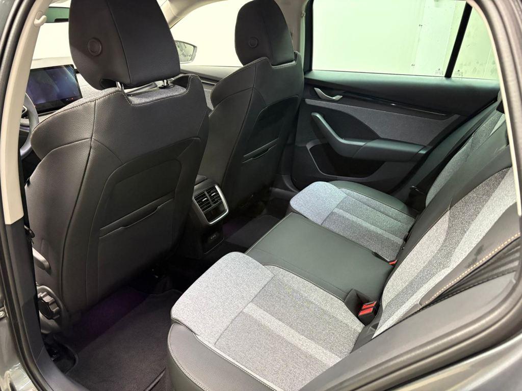 Skoda Octavia Combi 1.5 TSI m-HEV Selection DSG 110 kW (150 CV) - 10