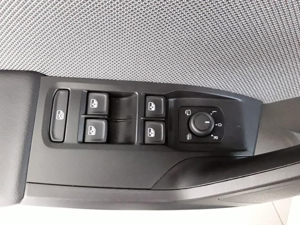 SEAT León 1.5 eTSI Style 25 Aniversario DSG 85 kW (116 CV) - 13