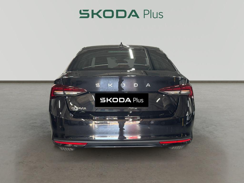 Skoda Octavia 1.5 TSI m-HEV Selection DSG 110 kW (150 CV) - 10