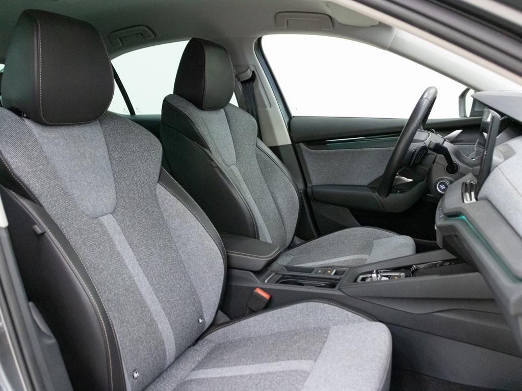 Skoda Octavia 1.5 TSI m-HEV Design DSG 110 kW (150 CV) - 4