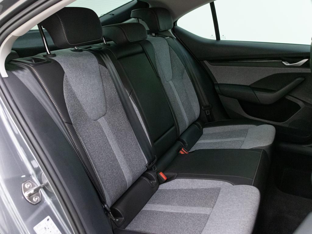 Skoda Octavia 1.5 TSI m-HEV Design DSG 110 kW (150 CV) - 5