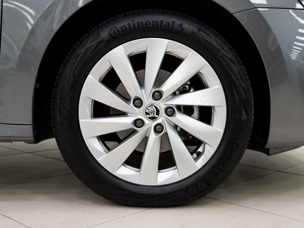 Skoda Octavia 1.5 TSI m-HEV Design DSG 110 kW (150 CV) - 7