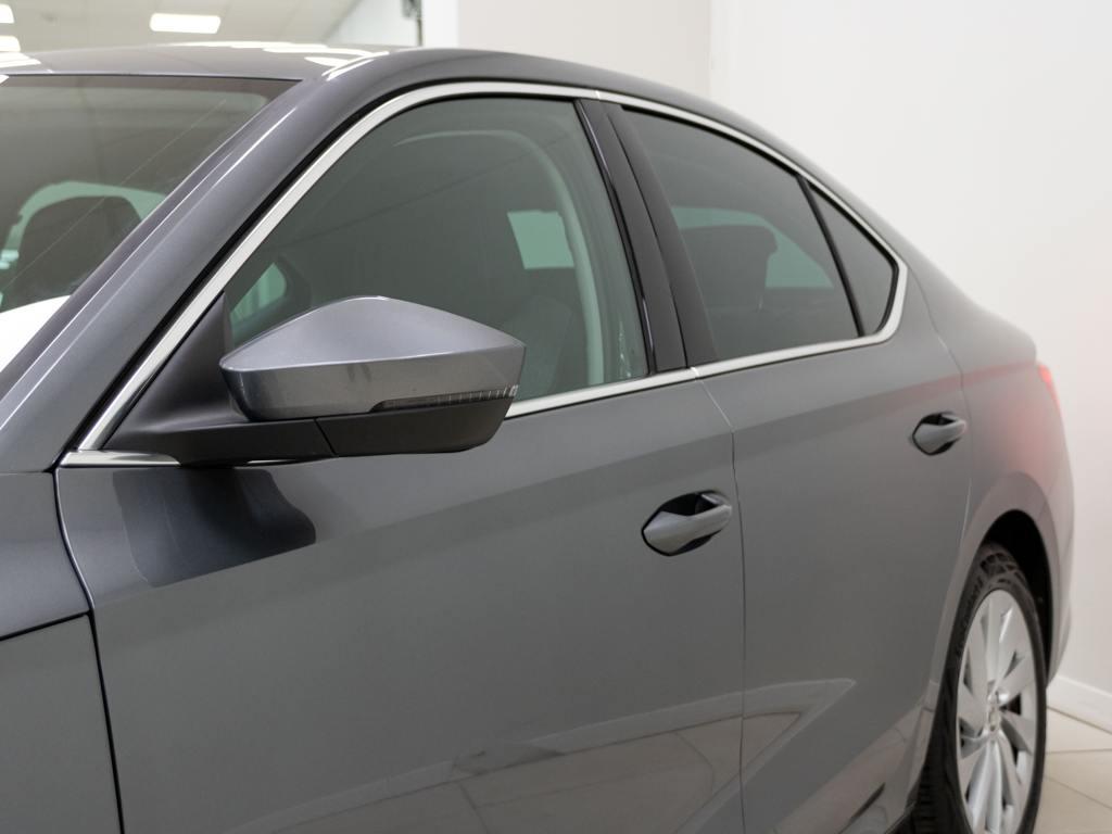 Skoda Octavia 1.5 TSI m-HEV Design DSG 110 kW (150 CV) - 11