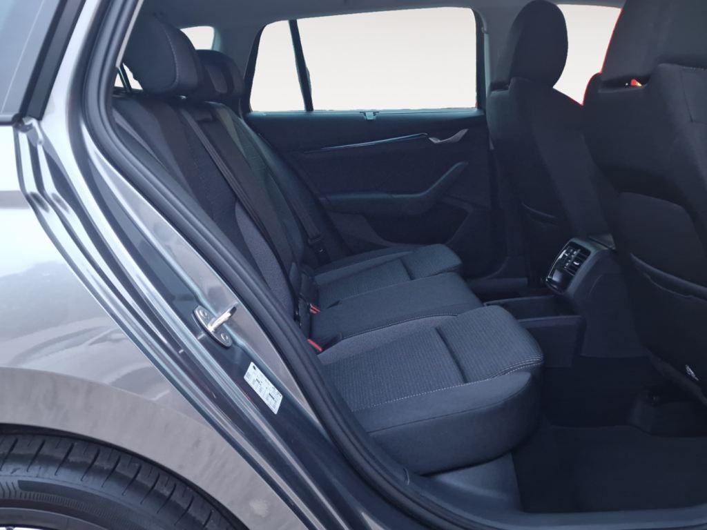 Skoda Octavia Combi 1.5 TSI m-HEV Selection DSG 110 kW (150 CV) - 5