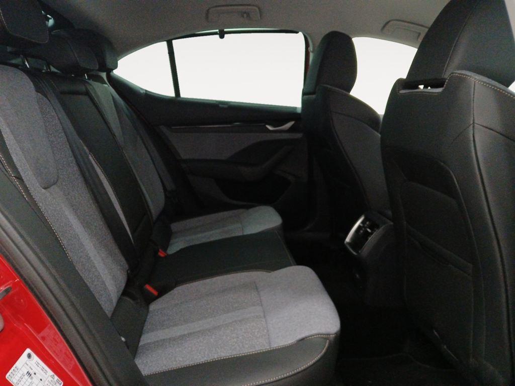 Skoda Octavia 1.5 TSI m-HEV Design DSG 110 kW (150 CV) - 5