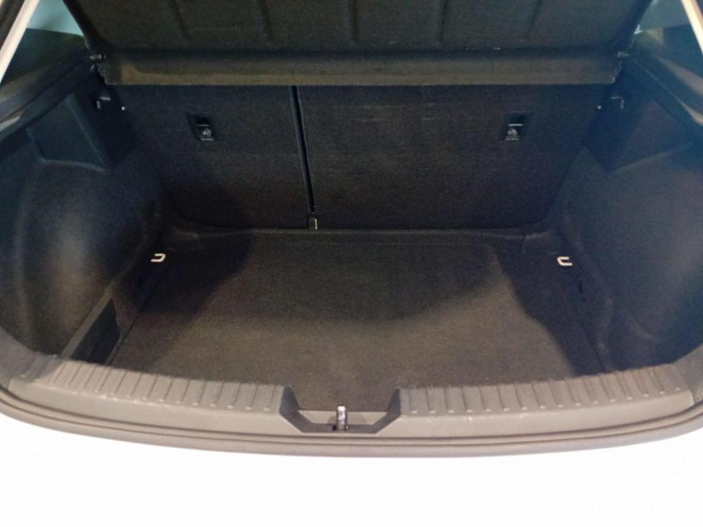 SEAT León 2.0 TDI S&S Reference 85 kW (115 CV) - 6