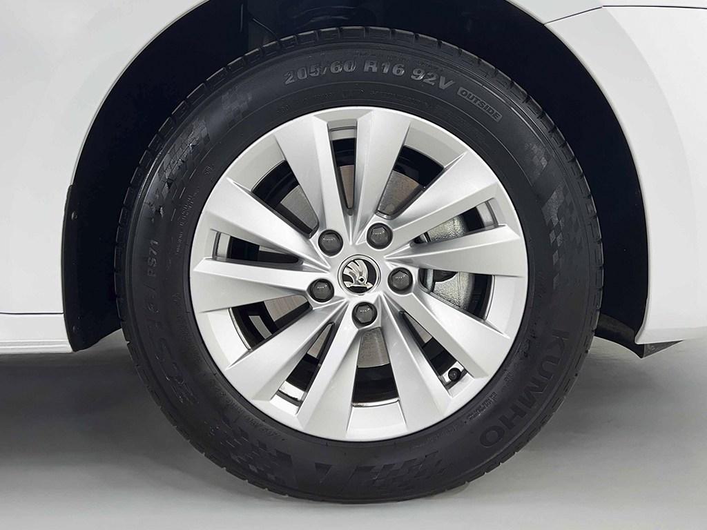 Skoda Octavia 2.0 TDI Selection DSG 110 kW (150 CV) - 7