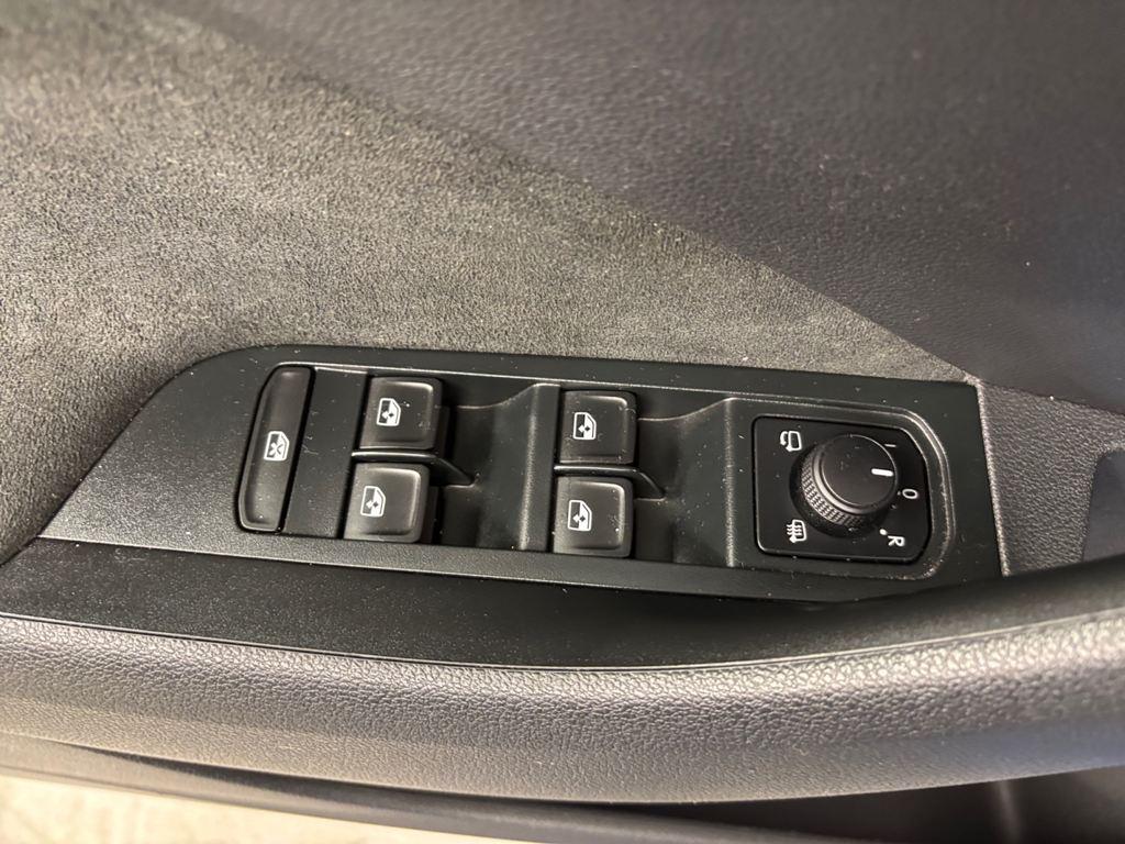 Skoda Kamiq 1.0 TSI Design DSG 85 kW (115 CV) - 11