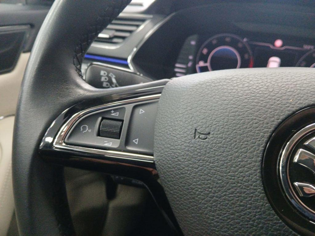 Skoda Superb Combi 1.5 TSI Style 110 kW (150 CV) - 8