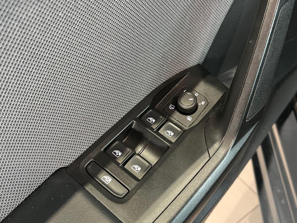 SEAT León 1.5 eTSI Style 25 Aniversario DSG 85 kW (116 CV) - 14