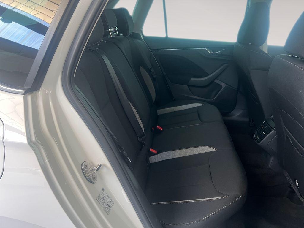 Skoda Kamiq 1.0 TSI Selection DSG 85 kW (115 CV) - 5