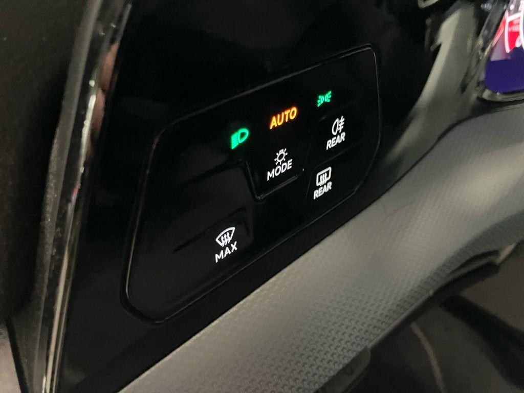 Volkswagen Golf Life 1.5 eTSI 85 kW (116 CV) DSG - 17