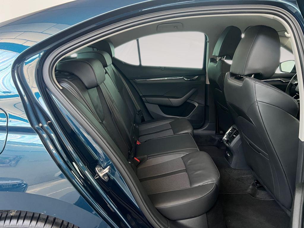 Skoda Octavia 1.5 TSI m-HEV Selection DSG 110 kW (150 CV) - 5