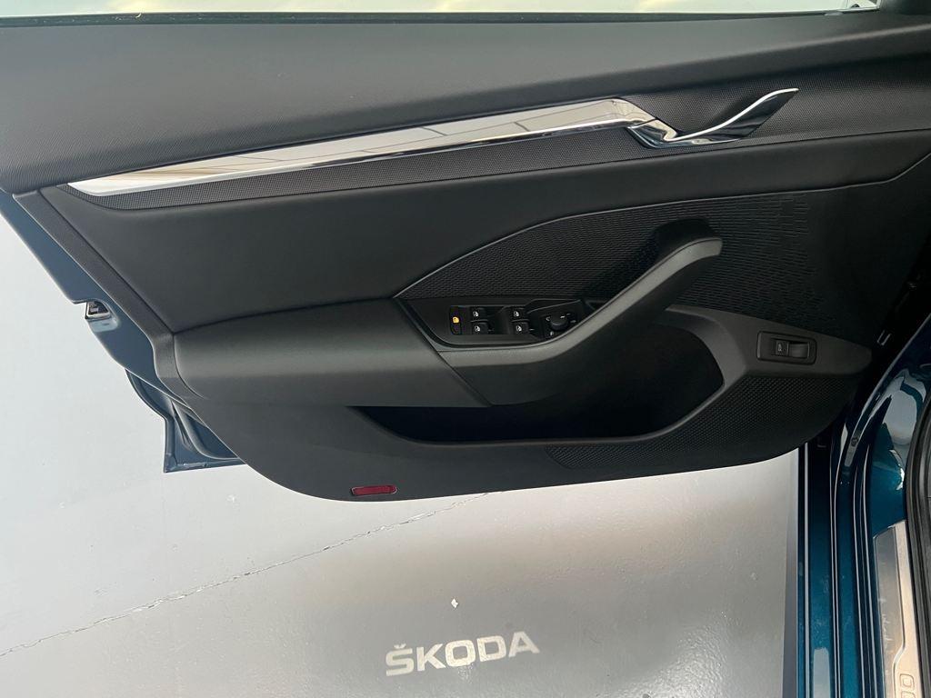Skoda Octavia 1.5 TSI m-HEV Selection DSG 110 kW (150 CV) - 11