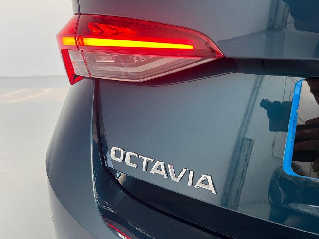 Skoda Octavia 1.5 TSI m-HEV Selection DSG 110 kW (150 CV) - 17