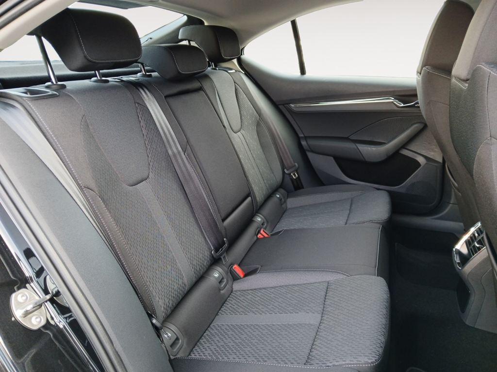 Skoda Octavia 1.0 TSI MHEV Selection DSG 81 kW (110 CV) - 5