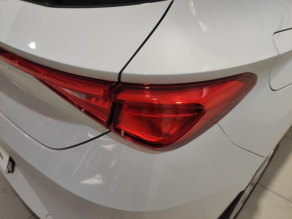 SEAT León 2.0 TDI S&S Style Go 85 kW (115 CV) - 9