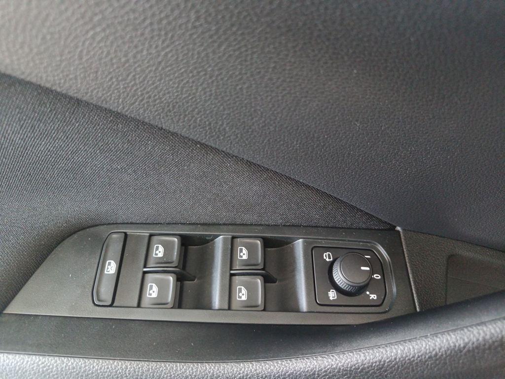 Skoda Kamiq 1.0 TSI Selection DSG 85 kW (115 CV) - 8