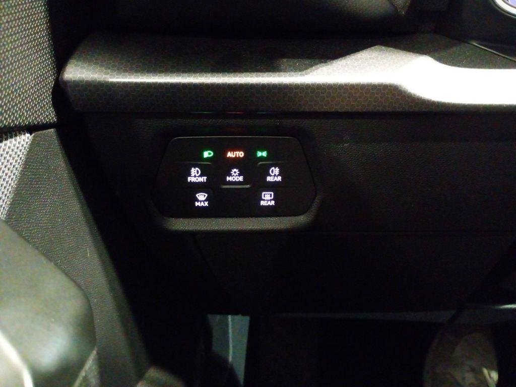 SEAT León 1.5 eTSI Style 25 Aniversario DSG 85 kW (116 CV) - 18