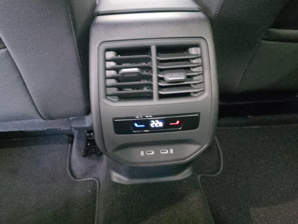 SEAT León 1.5 eTSI Style 25 Aniversario DSG 85 kW (116 CV) - 10