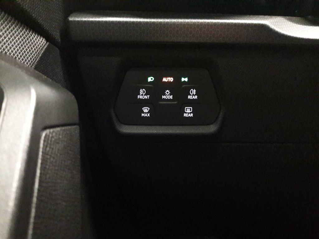 SEAT León 1.5 eTSI Style 25 Aniversario DSG 85 kW (116 CV) - 16