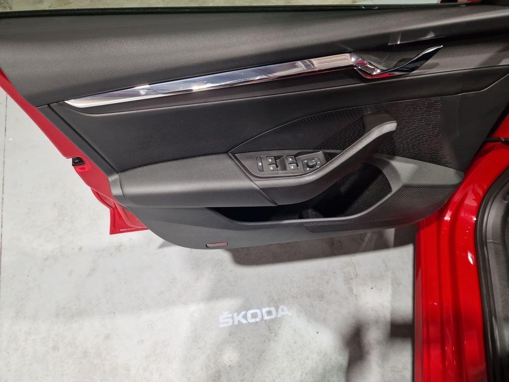 Skoda Octavia Combi 1.5 TSI Style 110 kW (150 CV) - 9