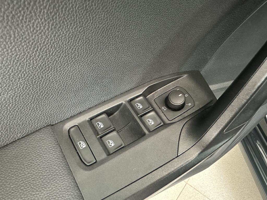 SEAT Ibiza 1.0 MPI Style Salta 59 kW (80 CV) - 12