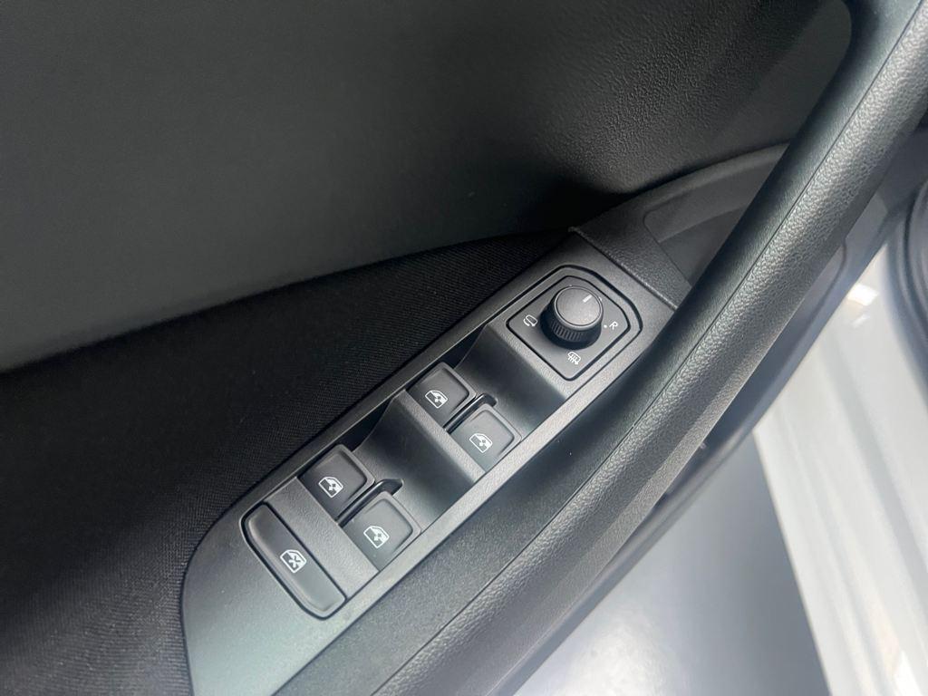 Skoda Kamiq 1.0 TSI Selection DSG 85 kW (115 CV) - 9