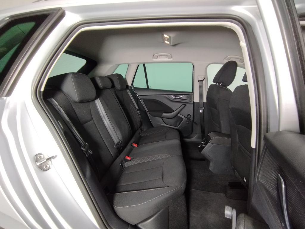 Skoda Kamiq 1.0 TSI Emotion DSG 81 kW (110 CV) - 5