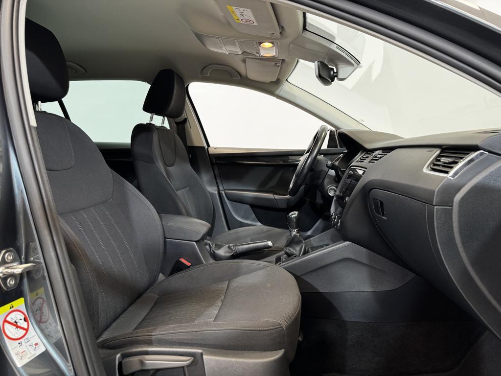 Skoda Octavia Combi 2.0 TDI CR Style 110 kW (150 CV) - 4