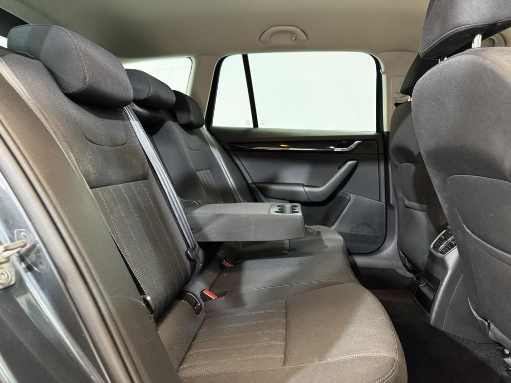 Skoda Octavia Combi 2.0 TDI CR Style 110 kW (150 CV) - 5