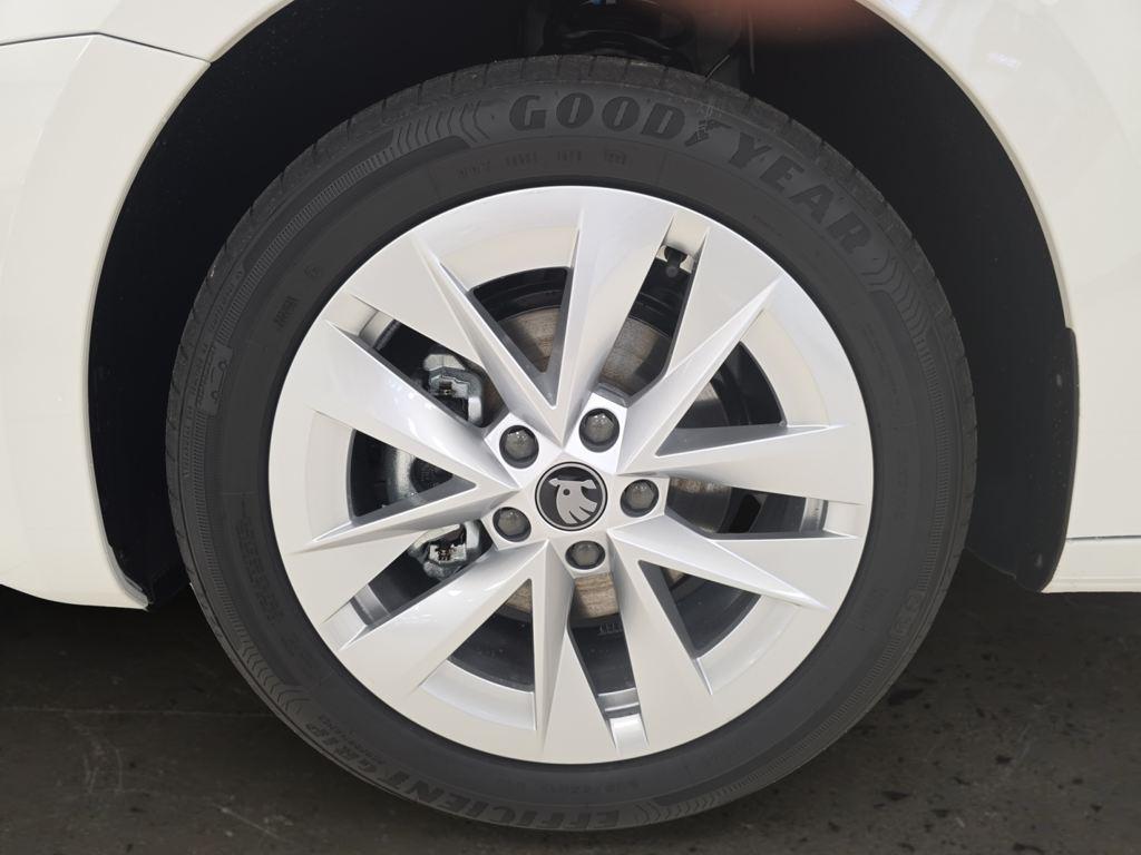 Skoda Octavia 2.0 TDI Design DSG 110 kW (150 CV) - 7