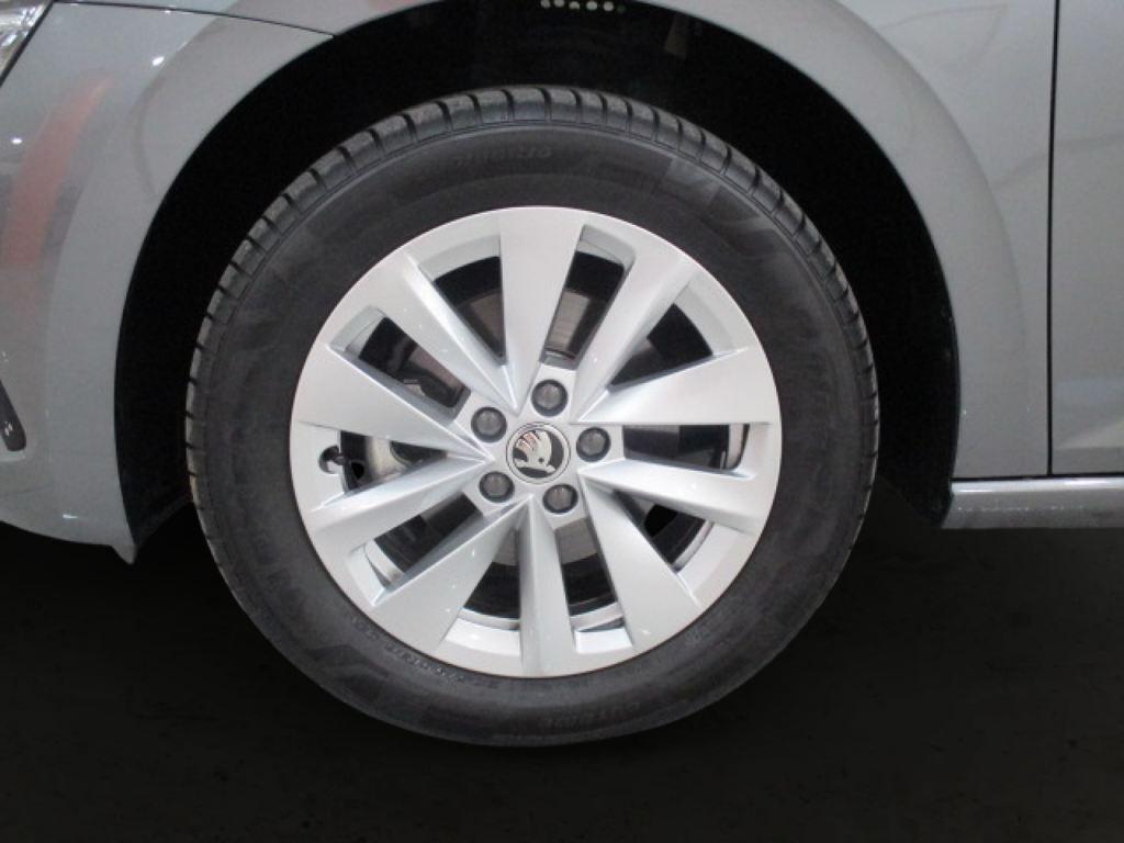 Skoda Scala 1.0 TSI Selection 85 kW (115 CV) - 7