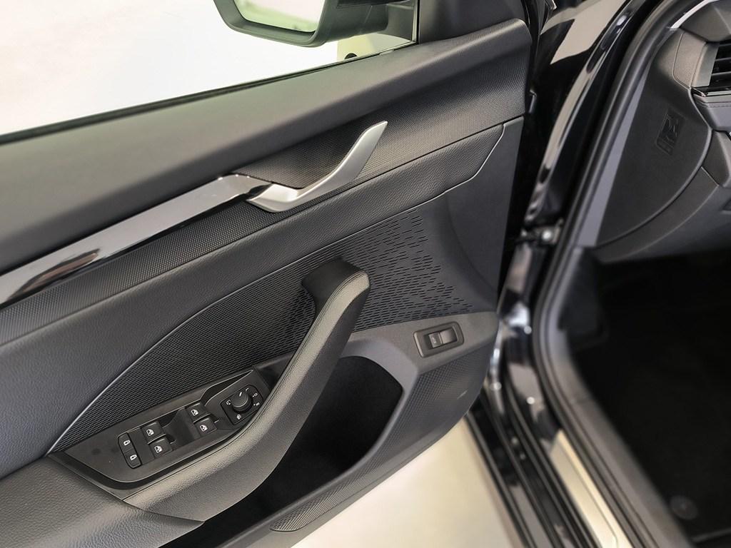 Skoda Octavia 1.5 TSI m-HEV Selection DSG 110 kW (150 CV) - 12