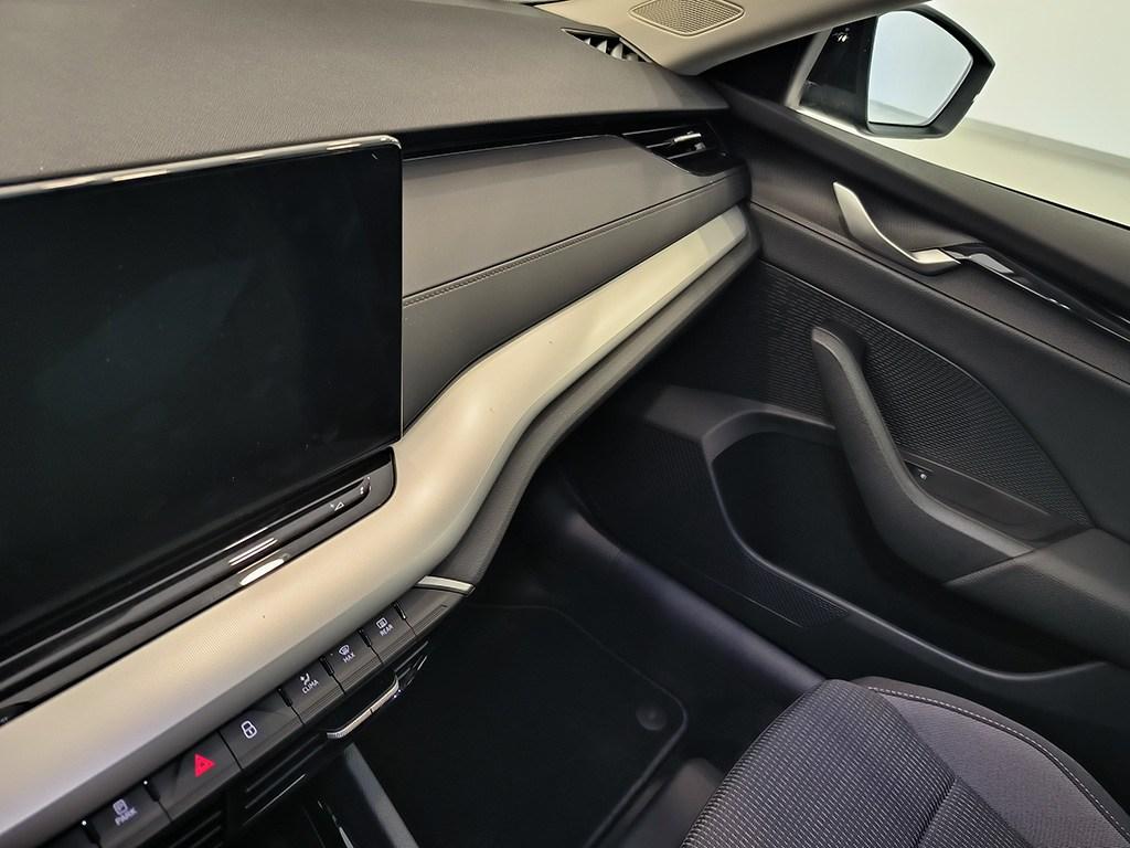 Skoda Octavia 1.5 TSI m-HEV Selection DSG 110 kW (150 CV) - 13