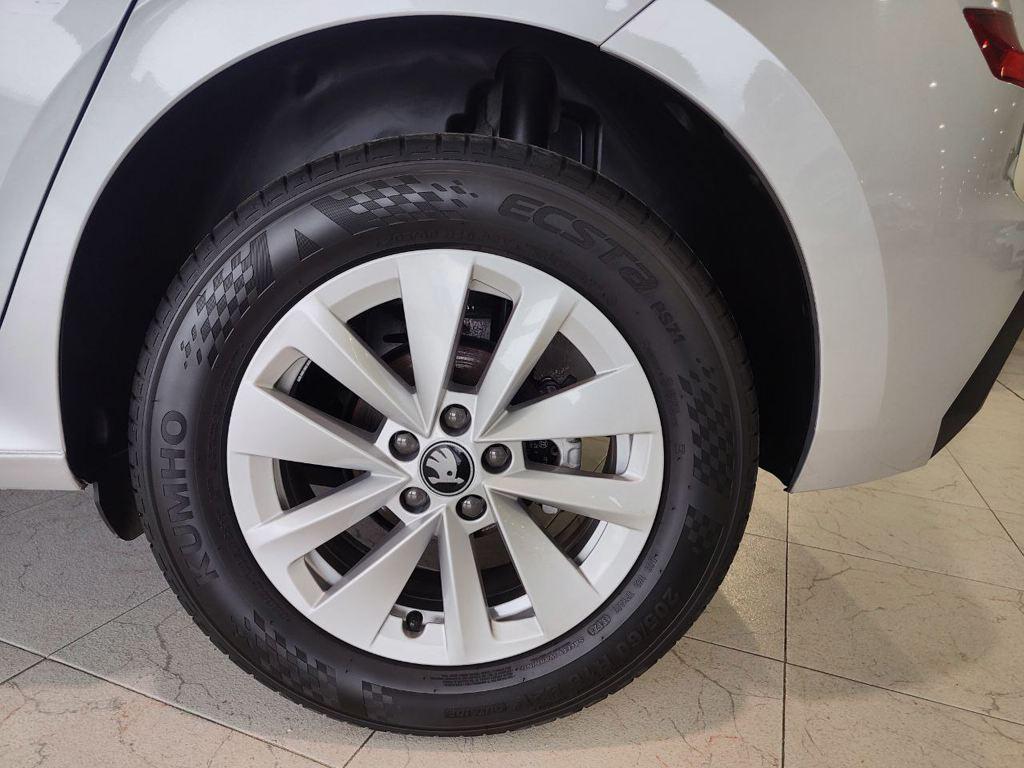 Skoda Kamiq 1.0 TSI Selection DSG 85 kW (115 CV) - 7