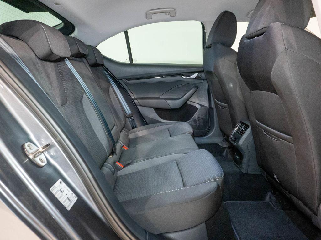 Skoda Octavia 1.5 TSI m-HEV Selection DSG 110 kW (150 CV) - 5